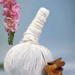 ลูกประคบ